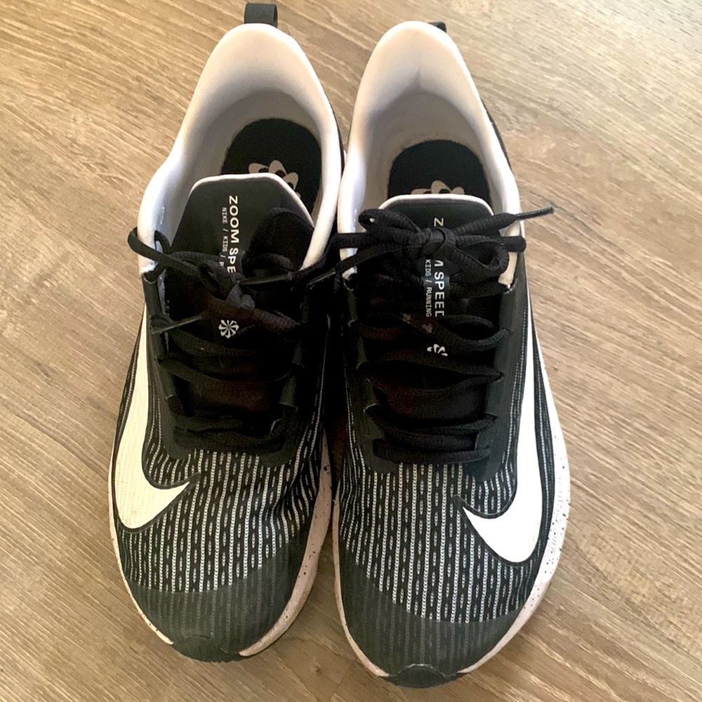 Nike kids shoes good condition, great for running and everyday wear